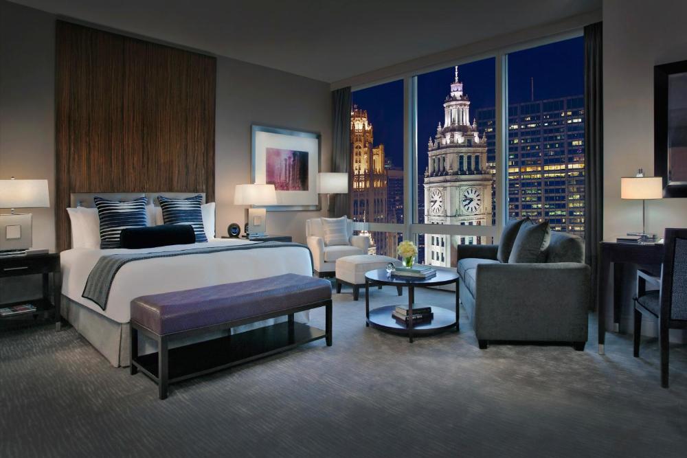 Executive King Room with Lake View interior