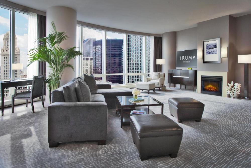 Premier Suite with River View interior